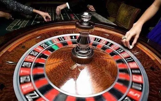 Antarmuka taruhan Monopoly Live menunjukkan papan permainan dan pengganda
